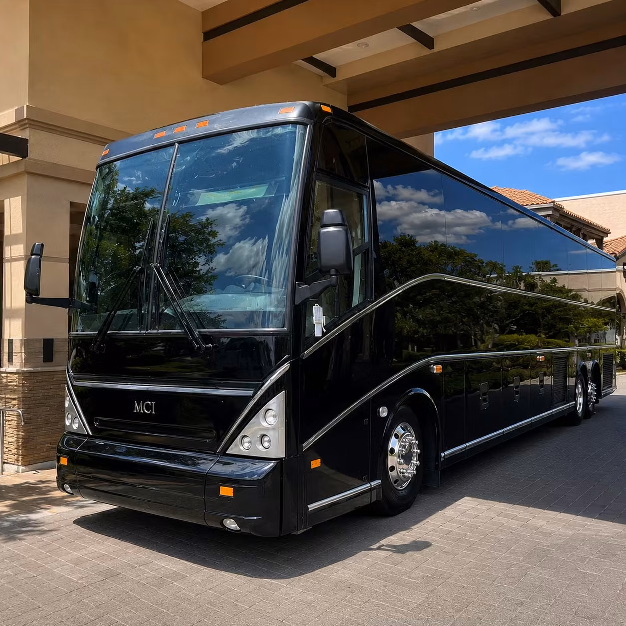 concert bus rentals to veterans united home loans amphitheater from norfolk